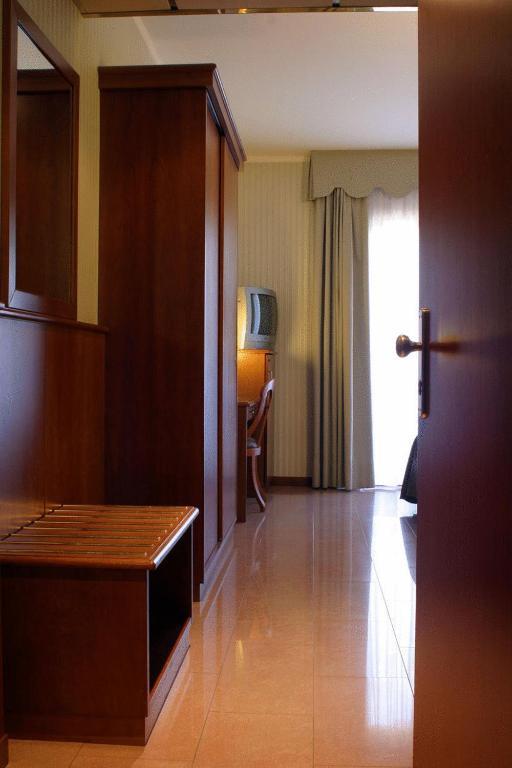 Hotel Willy غيمونا ديل فريولي الغرفة الصورة